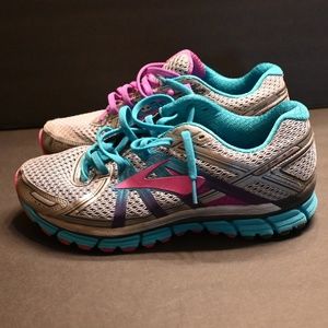 women brooks shoes